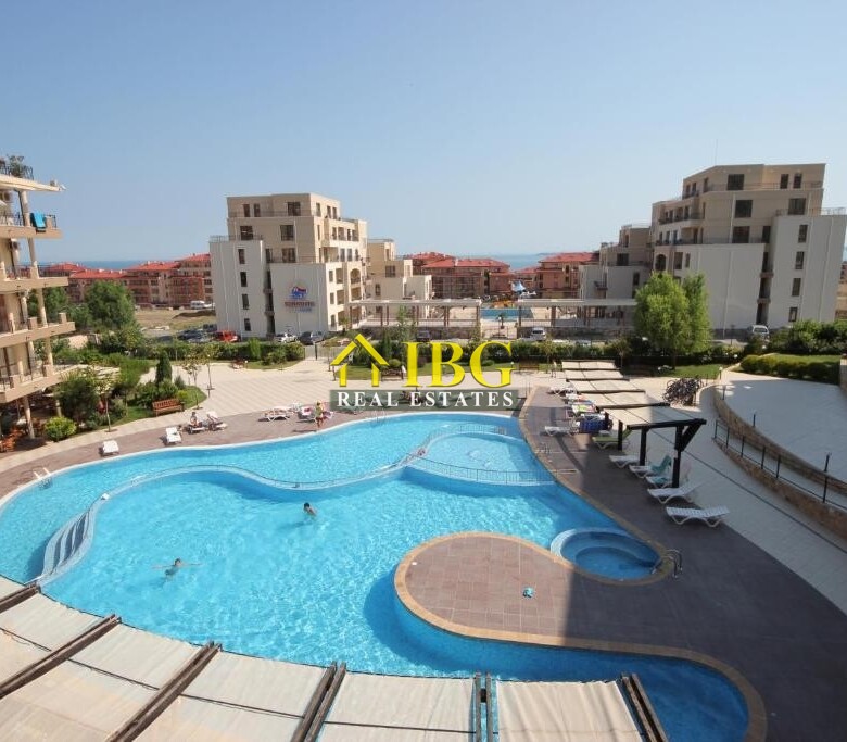 2-Room Apartment with Sea and Pool View in Luxor Complex, Sveti Vlas