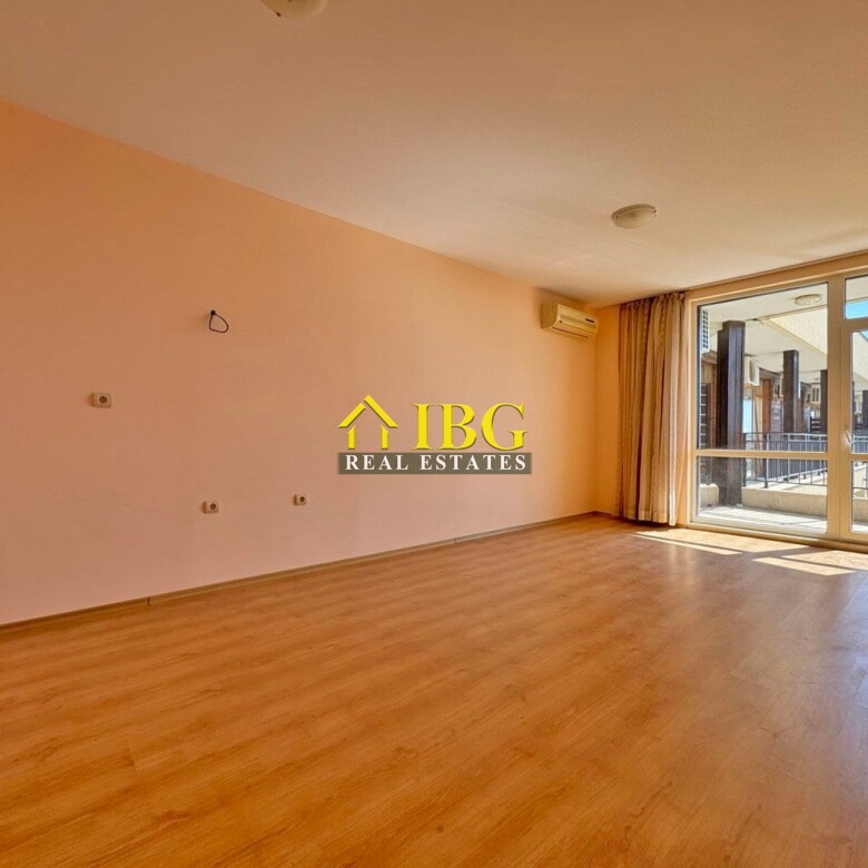2-Room Apartment with Sea and Pool View in Luxor Complex, Sveti Vlas
