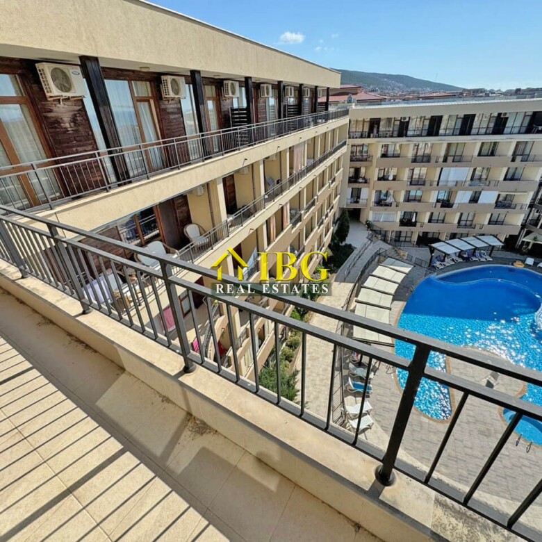 2-Room Apartment with Sea and Pool View in Luxor Complex, Sveti Vlas