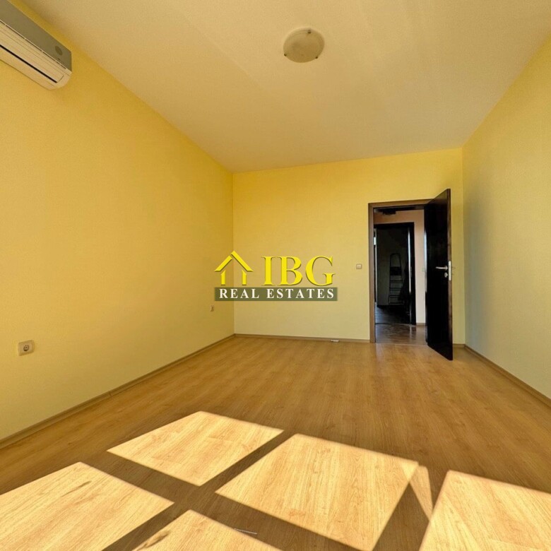 2-Room Apartment with Sea and Pool View in Luxor Complex, Sveti Vlas