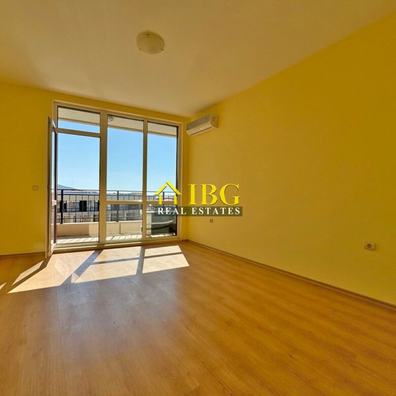 2-Room Apartment with Sea and Pool View in Luxor Complex, Sveti Vlas