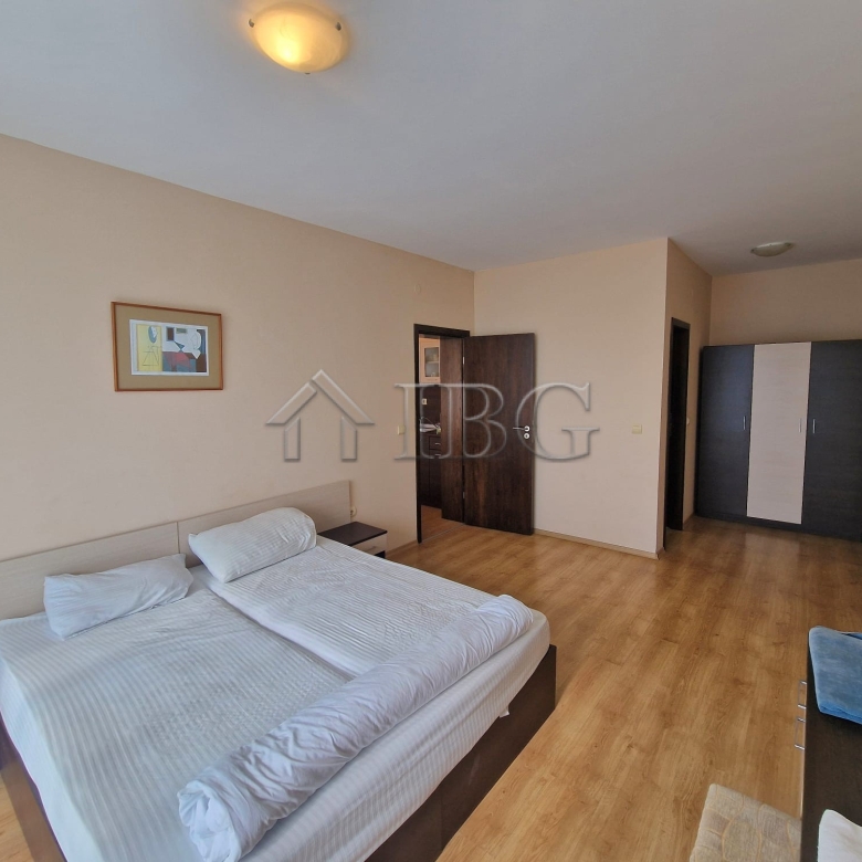 Spacious Two-Bedroom Apartment with sea view in the Luxor Complex, Sveti Vlas