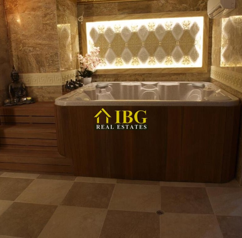 Luxury 2-bedroom, 2 bathroom apartment with pool view in Sweet Homes 5, Sunny Beach