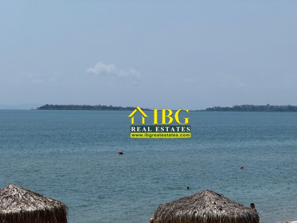 Direct exit to the Beach! Exceptional 2-Level Apartment with Frontal sea view and veranda, Garden of Eden, Sveti Vlas