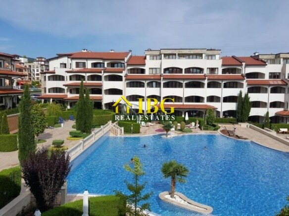  Spacious 3-Bedroom Apartment with 3 Bathrooms & two patios with gardens | CASA REAL, Sveti Vlas