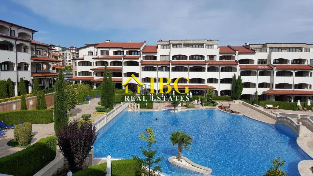  Spacious 3-Bedroom Apartment with 3 Bathrooms & two patios with gardens | CASA REAL, Sveti Vlas