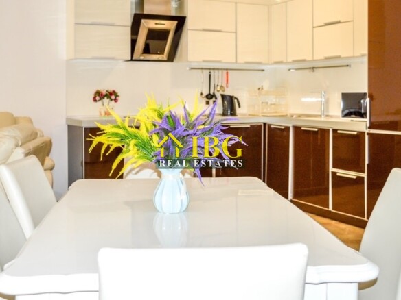  Spacious 3-Bedroom Apartment with 3 Bathrooms & two patios with gardens | CASA REAL, Sveti Vlas