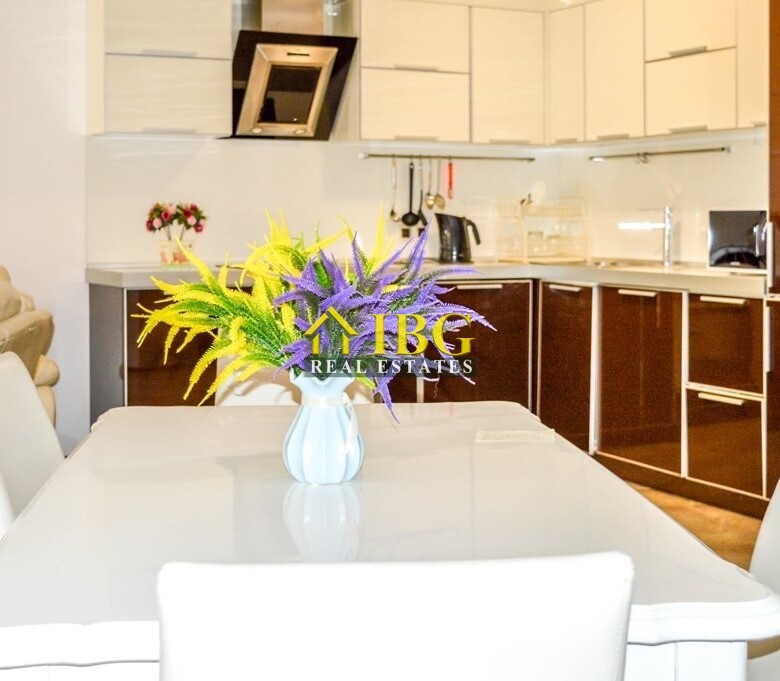  Spacious 3-Bedroom Apartment with 3 Bathrooms & two patios with gardens | CASA REAL, Sveti Vlas