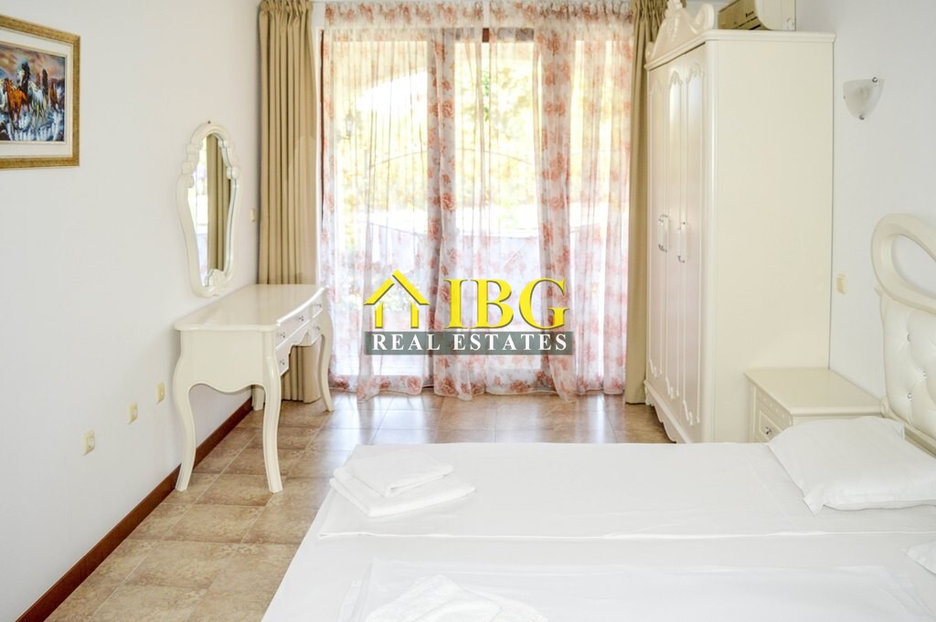  Spacious 3-Bedroom Apartment with 3 Bathrooms & two patios with gardens | CASA REAL, Sveti Vlas
