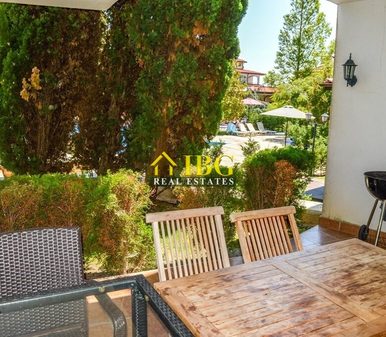  Spacious 3-Bedroom Apartment with 3 Bathrooms & two patios with gardens | CASA REAL, Sveti Vlas