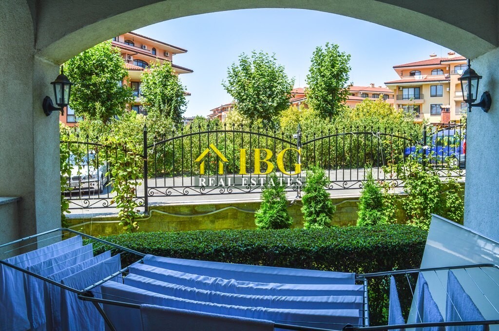  Spacious 3-Bedroom Apartment with 3 Bathrooms & two patios with gardens | CASA REAL, Sveti Vlas