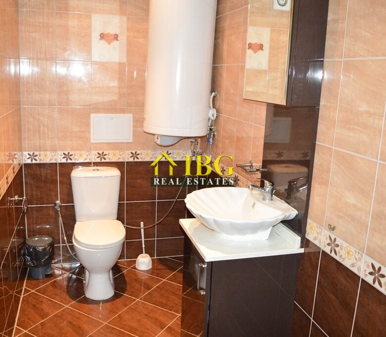  Spacious 3-Bedroom Apartment with 3 Bathrooms & two patios with gardens | CASA REAL, Sveti Vlas