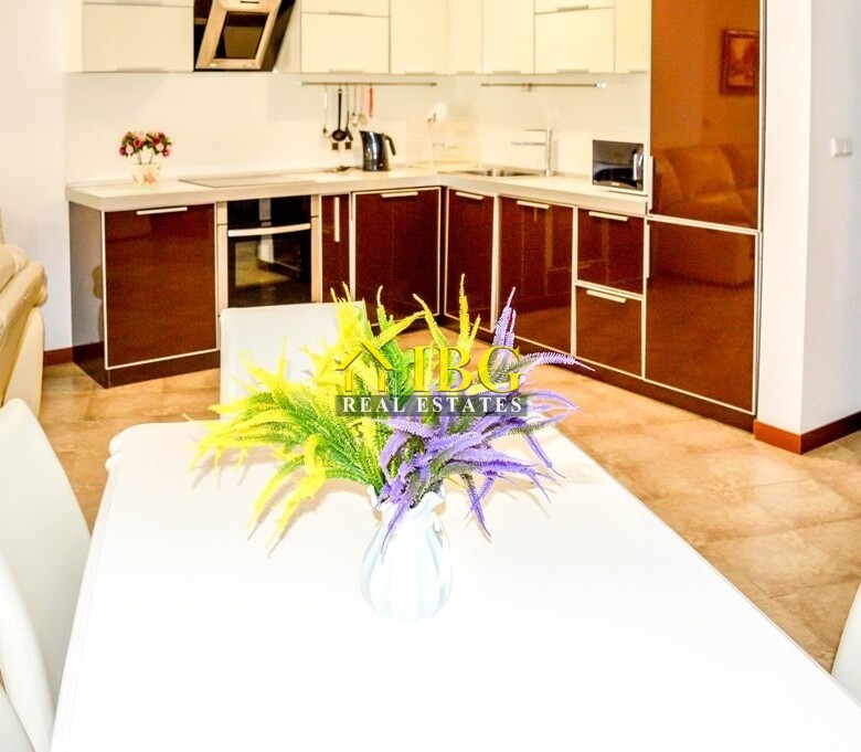  Spacious 3-Bedroom Apartment with 3 Bathrooms & two patios with gardens | CASA REAL, Sveti Vlas
