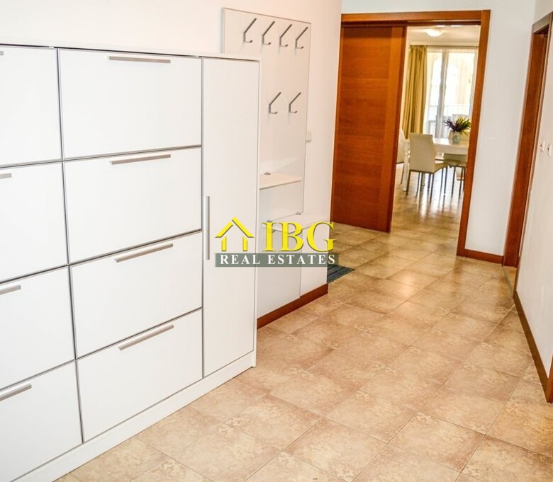  Spacious 3-Bedroom Apartment with 3 Bathrooms & two patios with gardens | CASA REAL, Sveti Vlas