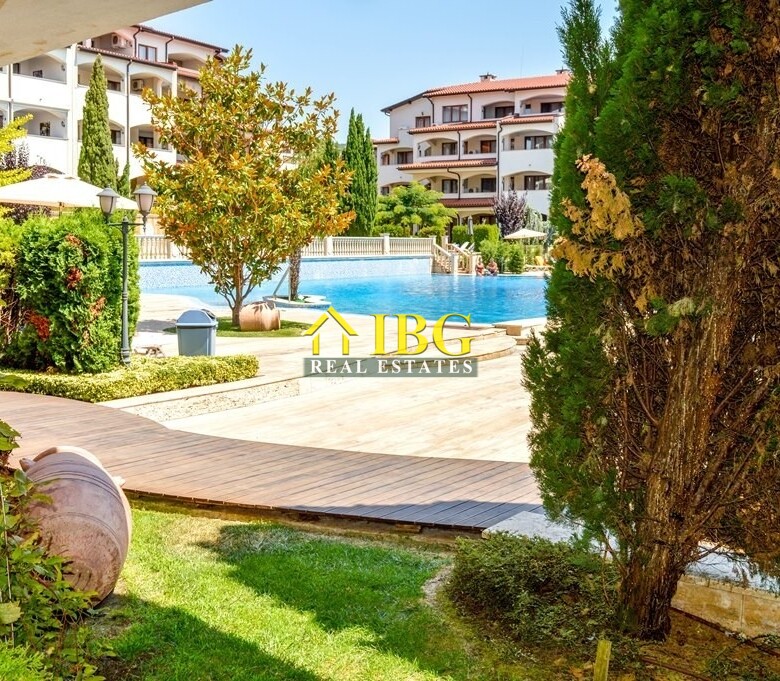  Spacious 3-Bedroom Apartment with 3 Bathrooms & two patios with gardens | CASA REAL, Sveti Vlas