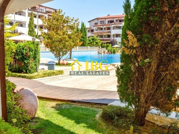  Spacious 3-Bedroom Apartment with 3 Bathrooms & two patios with gardens | CASA REAL, Sveti Vlas