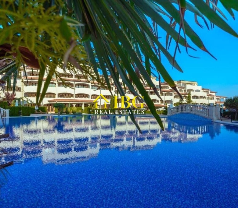  Spacious 3-Bedroom Apartment with 3 Bathrooms & two patios with gardens | CASA REAL, Sveti Vlas