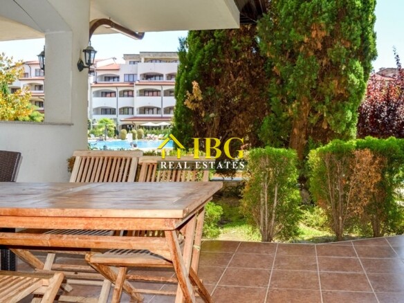  Spacious 3-Bedroom Apartment with 3 Bathrooms & two patios with gardens | CASA REAL, Sveti Vlas
