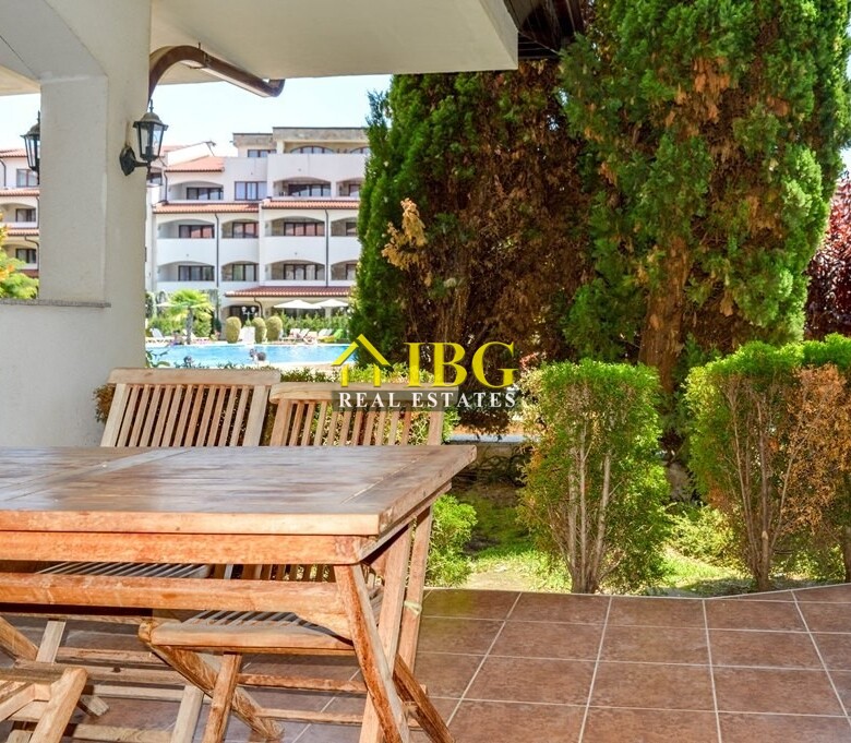  Spacious 3-Bedroom Apartment with 3 Bathrooms & two patios with gardens | CASA REAL, Sveti Vlas