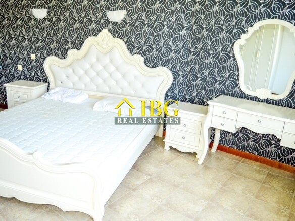  Spacious 3-Bedroom Apartment with 3 Bathrooms & two patios with gardens | CASA REAL, Sveti Vlas