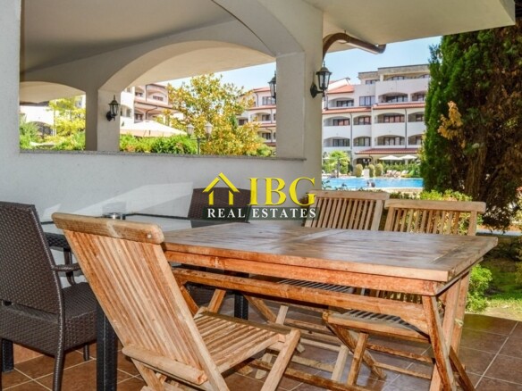  Spacious 3-Bedroom Apartment with 3 Bathrooms & two patios with gardens | CASA REAL, Sveti Vlas