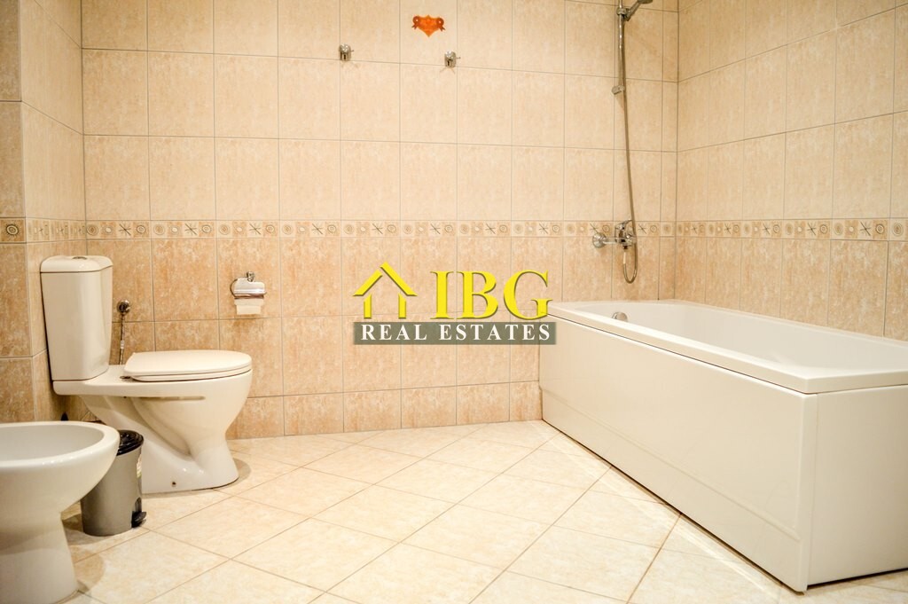  Spacious 3-Bedroom Apartment with 3 Bathrooms & two patios with gardens | CASA REAL, Sveti Vlas