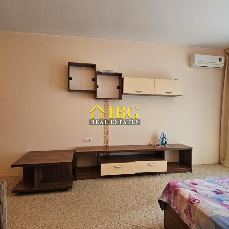 Bright and spacious one bedroom apartment with Pool View in Sun Gate, Sunny Beach