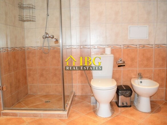  Spacious 3-Bedroom Apartment with 3 Bathrooms & two patios with gardens | CASA REAL, Sveti Vlas