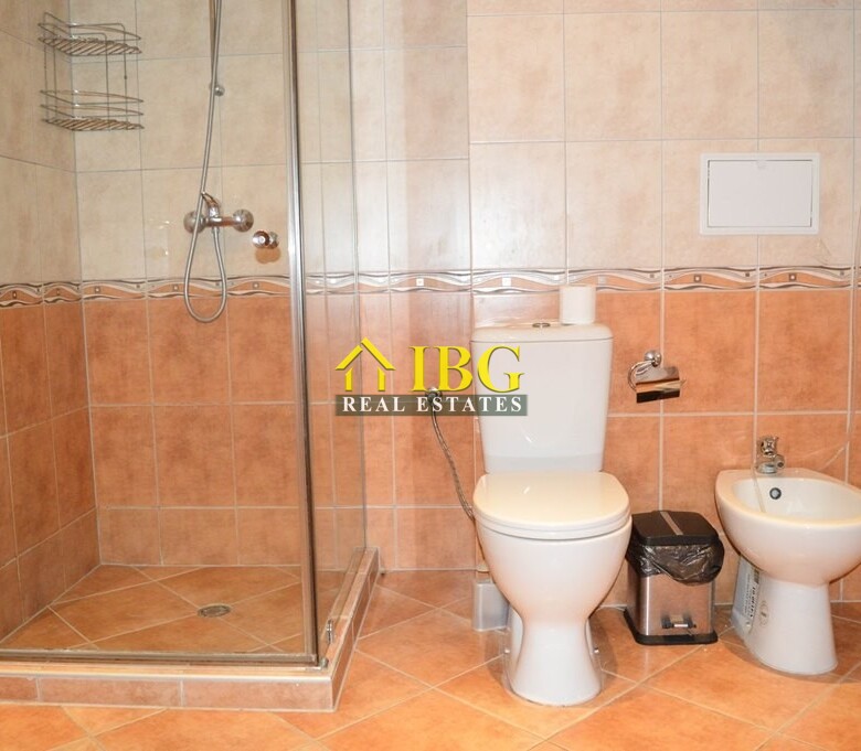  Spacious 3-Bedroom Apartment with 3 Bathrooms & two patios with gardens | CASA REAL, Sveti Vlas