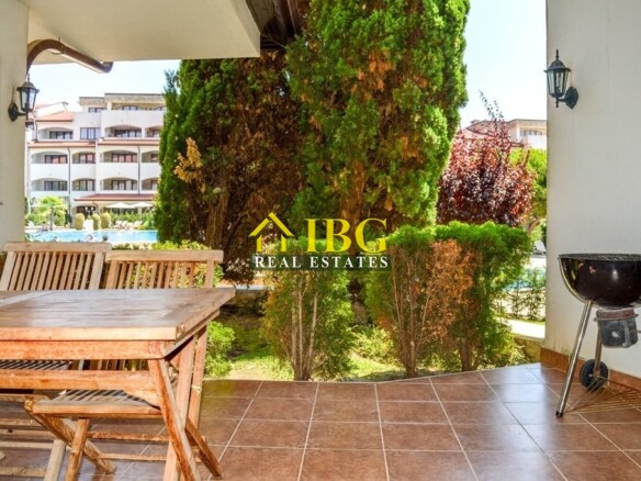  Spacious 3-Bedroom Apartment with 3 Bathrooms & two patios with gardens | CASA REAL, Sveti Vlas