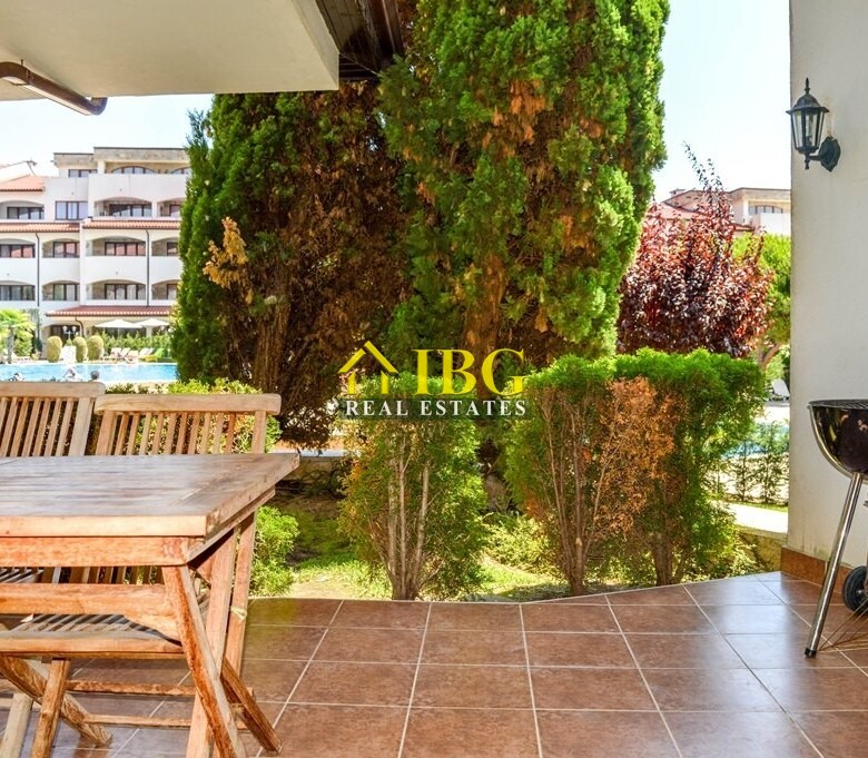  Spacious 3-Bedroom Apartment with 3 Bathrooms & two patios with gardens | CASA REAL, Sveti Vlas