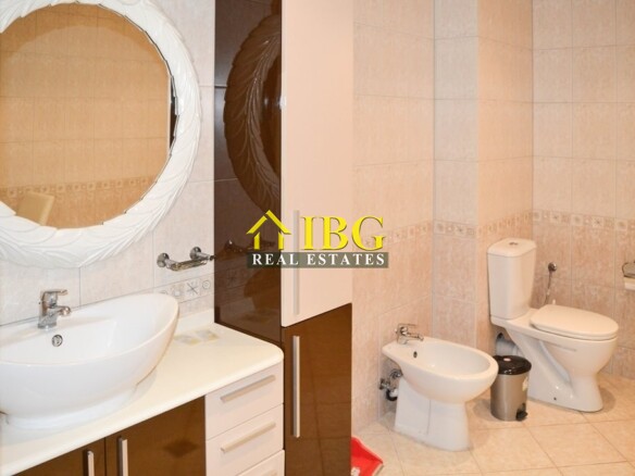  Spacious 3-Bedroom Apartment with 3 Bathrooms & two patios with gardens | CASA REAL, Sveti Vlas