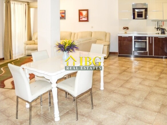  Spacious 3-Bedroom Apartment with 3 Bathrooms & two patios with gardens | CASA REAL, Sveti Vlas
