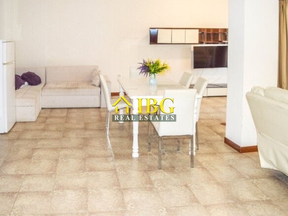  Spacious 3-Bedroom Apartment with 3 Bathrooms & two patios with gardens | CASA REAL, Sveti Vlas