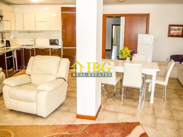 Spacious 3-Bedroom Apartment with 3 Bathrooms & two patios with gardens | CASA REAL, Sveti Vlas