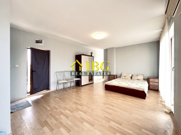 Studio with Pool and Sea View in Amadeus 11 Complex, Sunny Beach