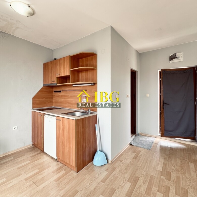 Studio with Pool and Sea View in Amadeus 11 Complex, Sunny Beach