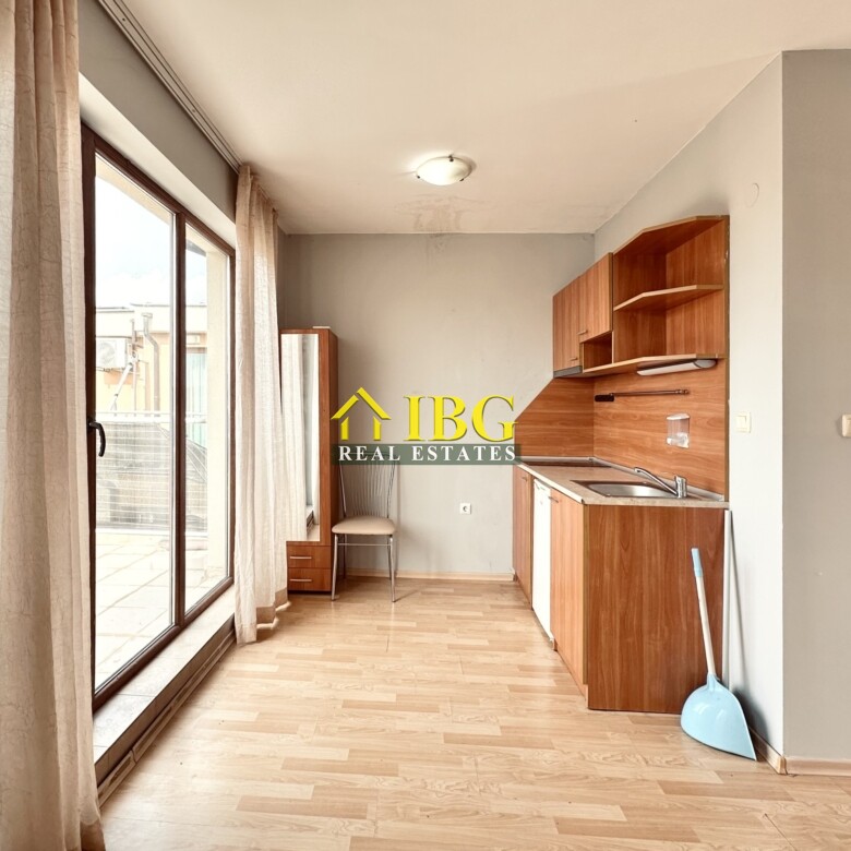Studio with Pool and Sea View in Amadeus 11 Complex, Sunny Beach