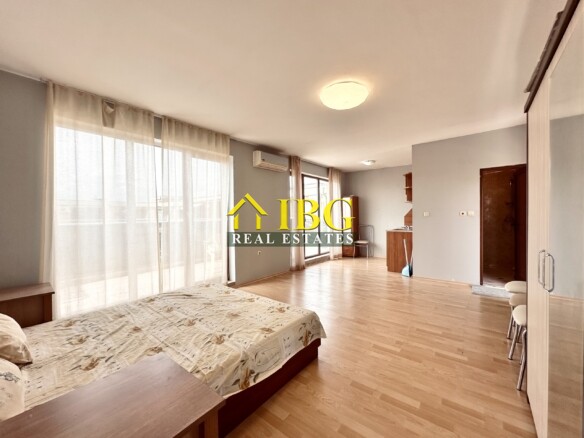Studio with Pool and Sea View in Amadeus 11 Complex, Sunny Beach