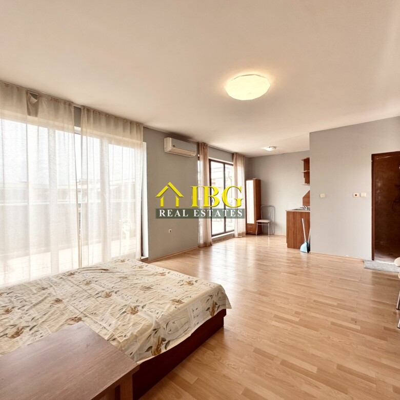 Studio with Pool and Sea View in Amadeus 11 Complex, Sunny Beach
