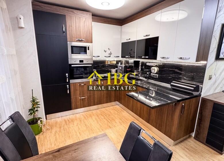 Spacious 3-Bedroom Apartment with Sea View for Sale in Villa Rossa, Ravda