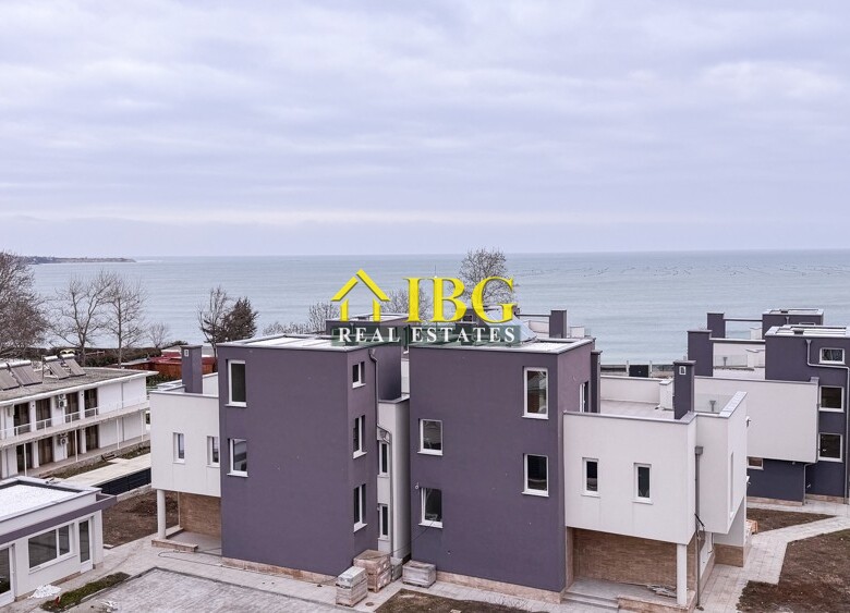Spacious 3-Bedroom Apartment with Sea View for Sale in Villa Rossa, Ravda