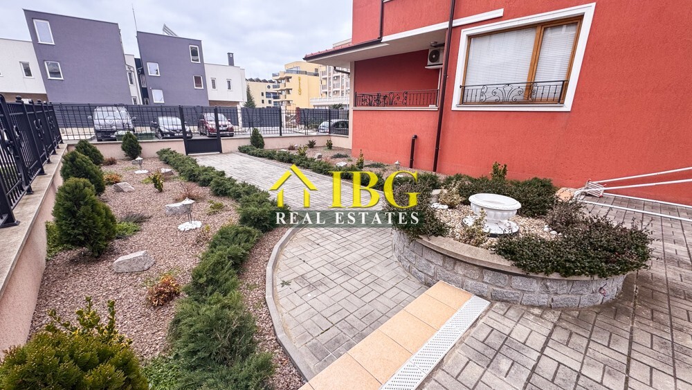 Spacious 3-Bedroom Apartment with Sea View for Sale in Villa Rossa, Ravda