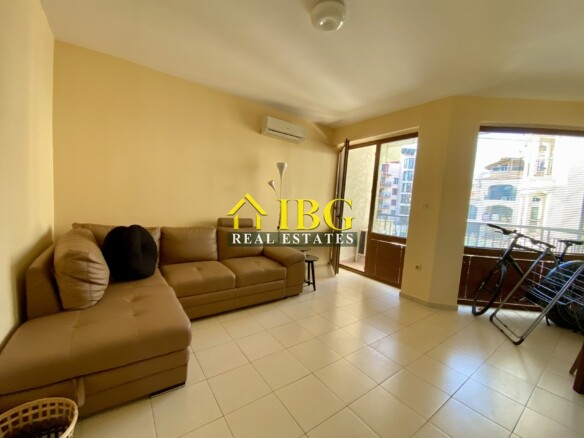 Bright and spacious One Bedroom apartment with pool view in Chateau Del Mar, Sunny Beach