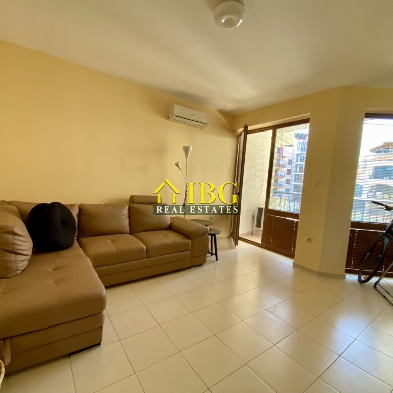 Bright and spacious One Bedroom apartment with pool view in Chateau Del Mar, Sunny Beach