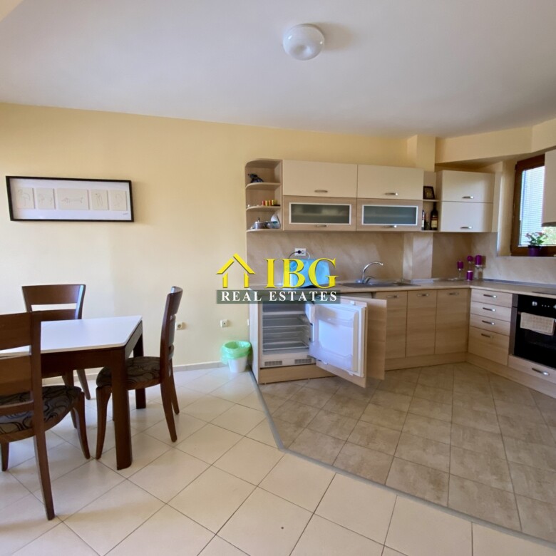 Bright and spacious One Bedroom apartment with pool view in Chateau Del Mar, Sunny Beach
