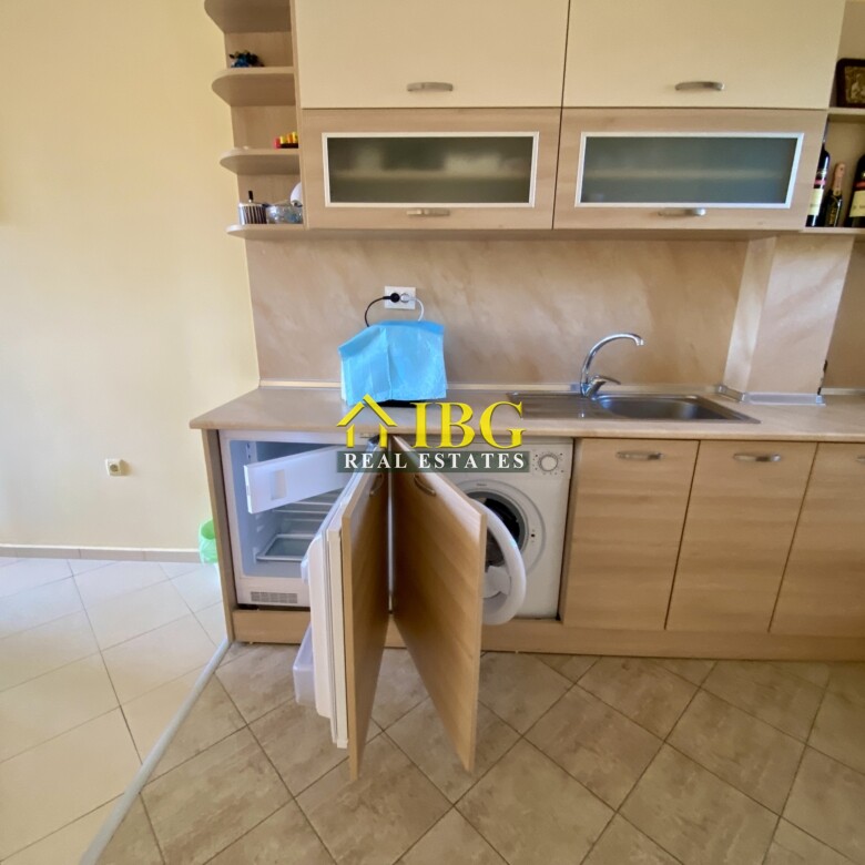 Bright and spacious One Bedroom apartment with pool view in Chateau Del Mar, Sunny Beach
