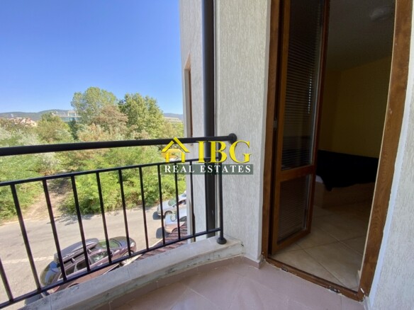 Bright and spacious One Bedroom apartment with pool view in Chateau Del Mar, Sunny Beach