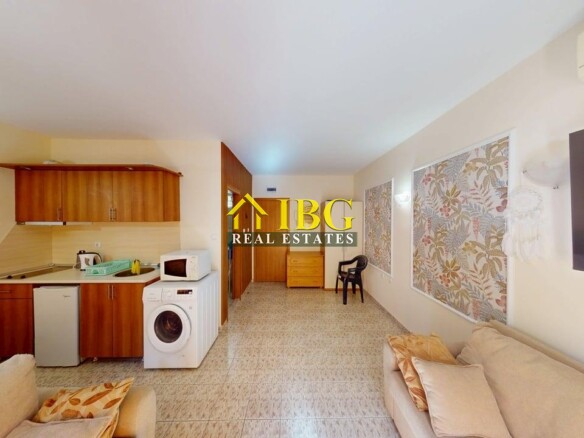 Studio with balcony and exit to the green yard in Royal Dreams, Sunny Beach