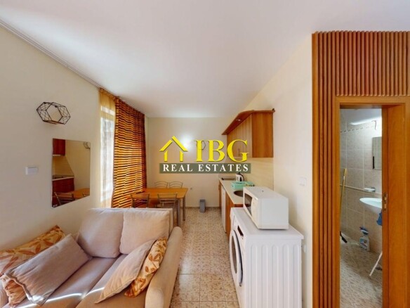 Studio with balcony and exit to the green yard in Royal Dreams, Sunny Beach